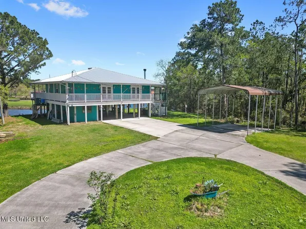10088 Bayou Dr, Bay Saint Louis, MS 39520