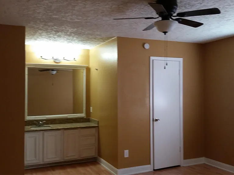 10927 Wilkenburg Dr — Photo 3