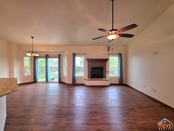 5th image of 3101 Park View Dr
