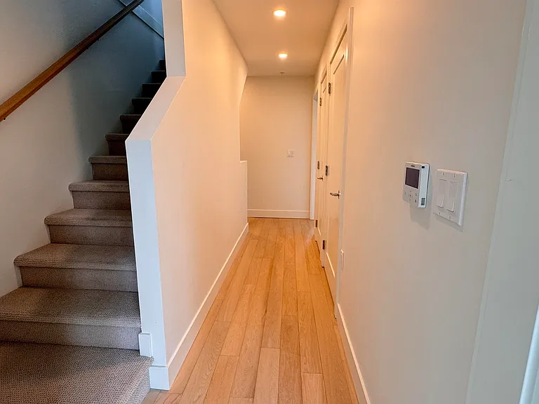 6258 Oak St — Photo 10