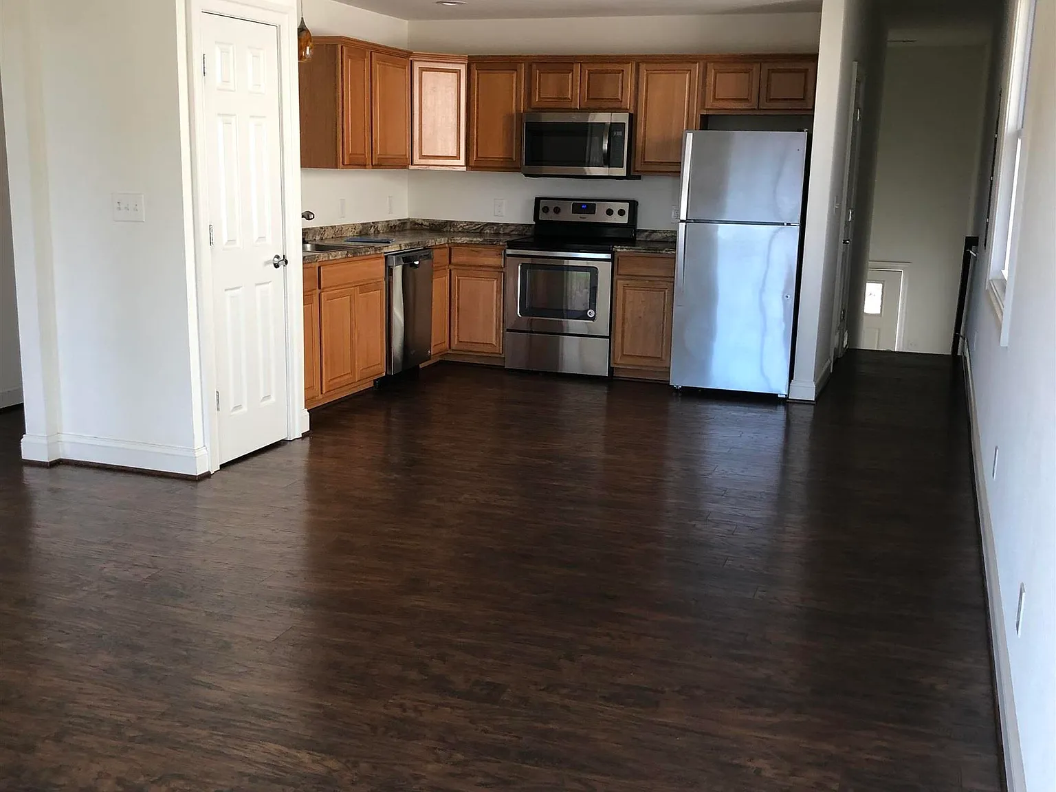 3 bed, 2.0 bath, 1250 sqft, $1,850 — Photo 3