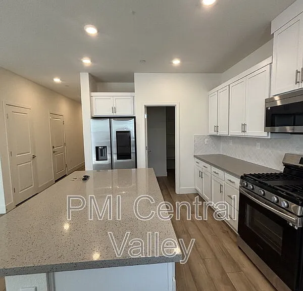 3226 Tibidabo St — Photo 44