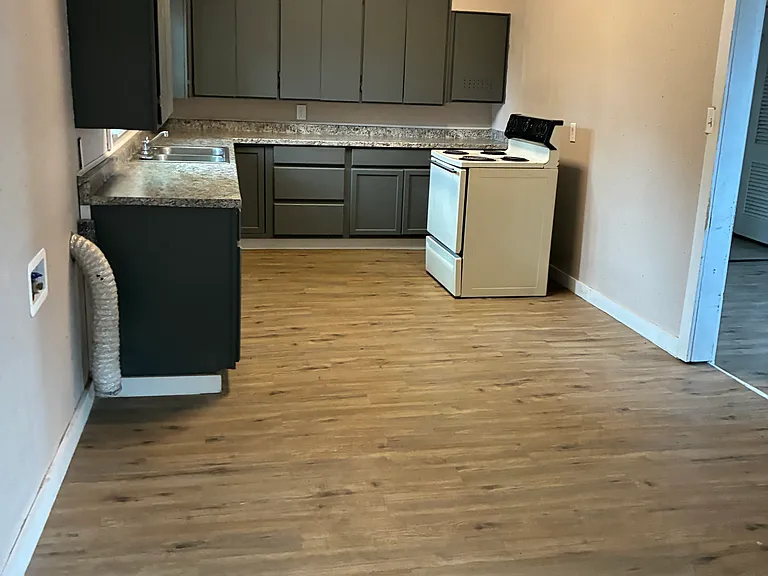 418 W Highland Blvd — Photo 2