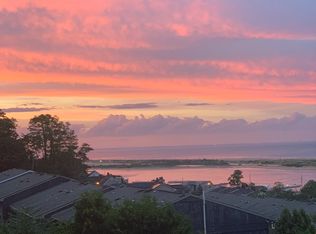 F8 Hillside Ct, Highlands, NJ 07732