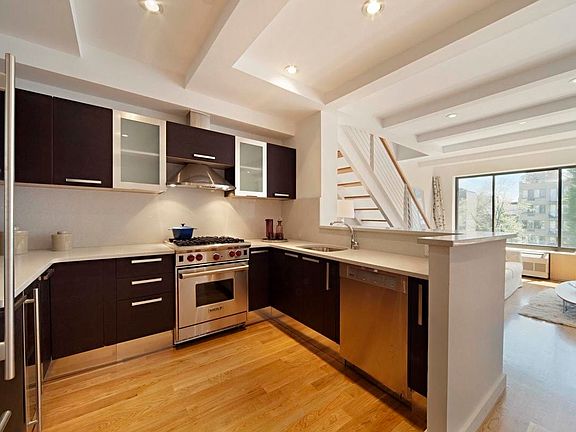 3rd image of 525 E 12th St