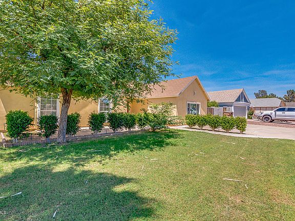 3rd image of 8444 W Larkspur Dr