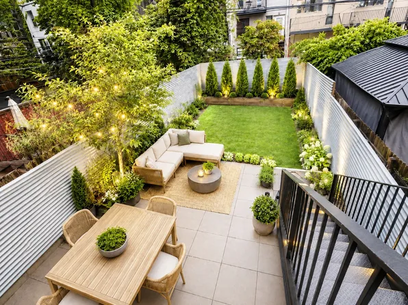 552 Lexington Avenue image 1 of 12