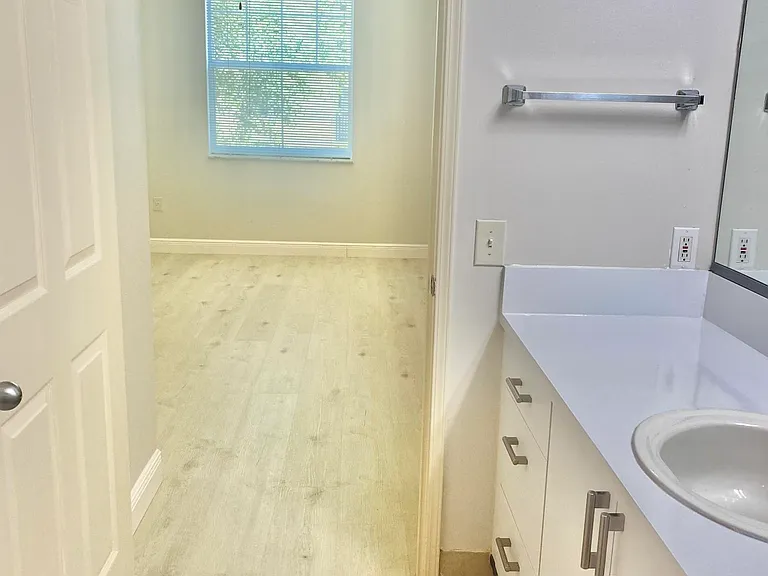 630 Sapodilla Ave #204 — Photo 6