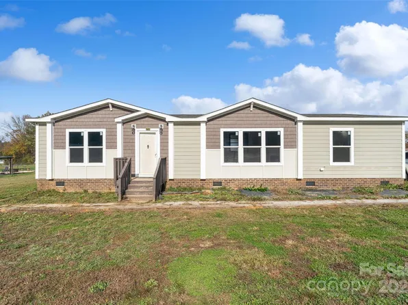 104 Myers Ln, Pageland, SC 29728