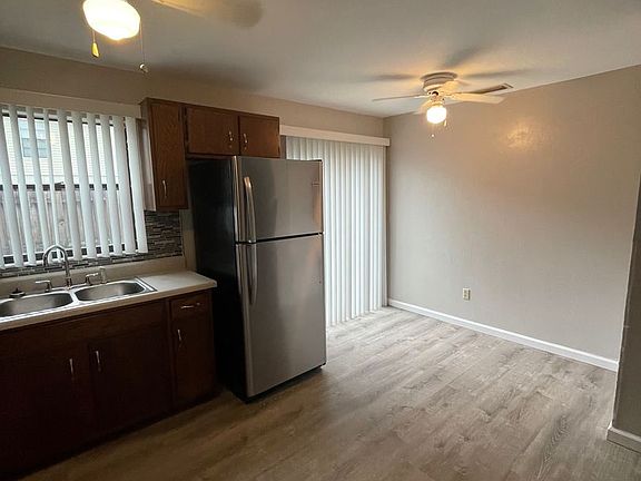 4th image of 980 Canalview Blvd #J7