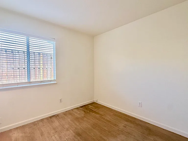 1746 Highland Cir — Photo 16