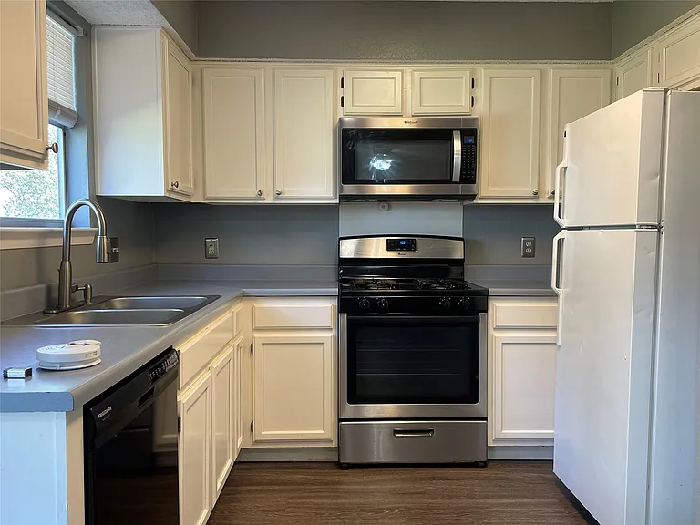 12702 Margit Dr — Photo 7