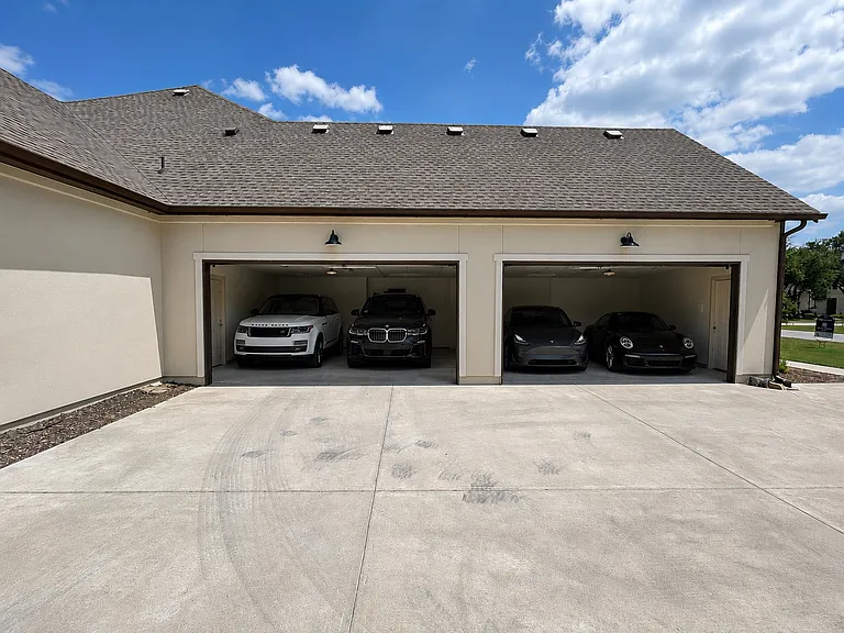 704 Prairie Clover Dr — Photo 3