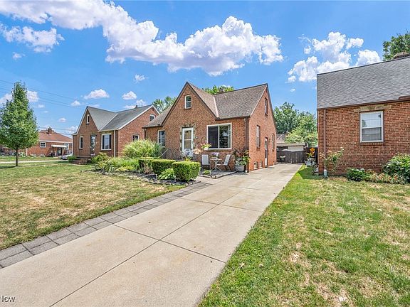 2nd image of 2407 Grovewood Ave