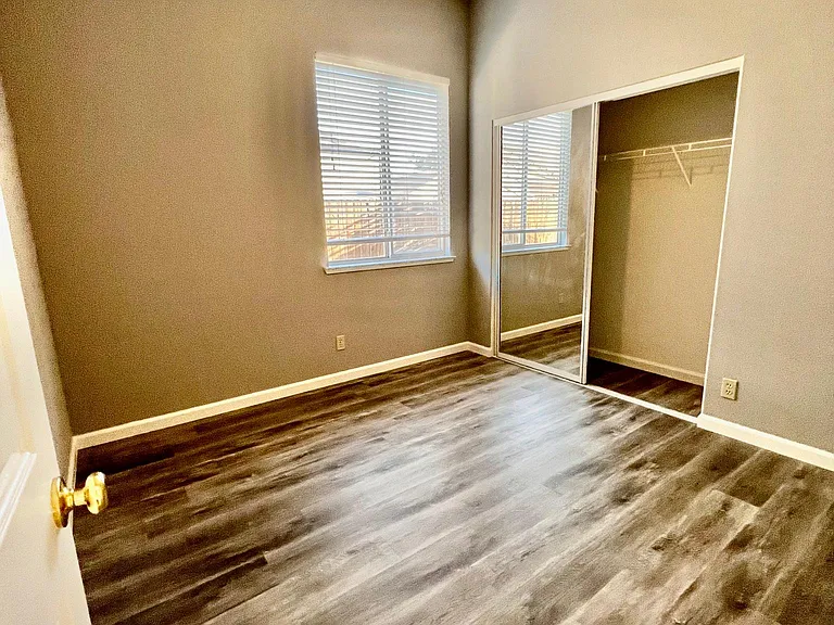 8057 Bothwell Dr — Photo 12