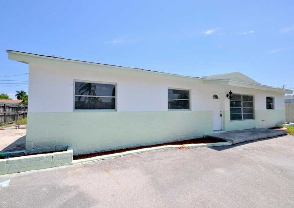 1st image of 942 Montego Dr