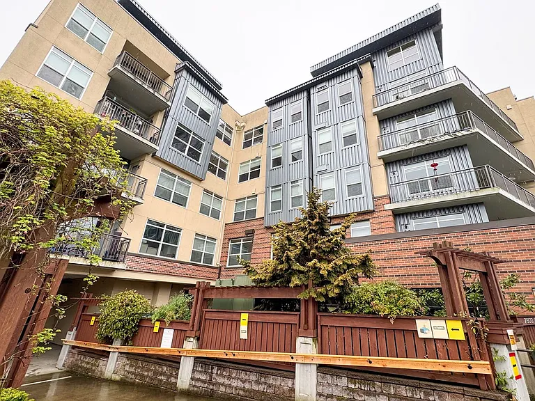 7800 SE 27th St #504 — Photo 1