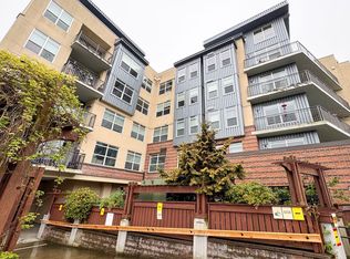 7800 SE 27th St UNIT 504, Mercer Island, WA 98040