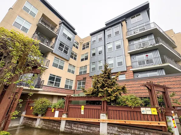 7800 SE 27th St Unit 504, Mercer Island, WA 98040