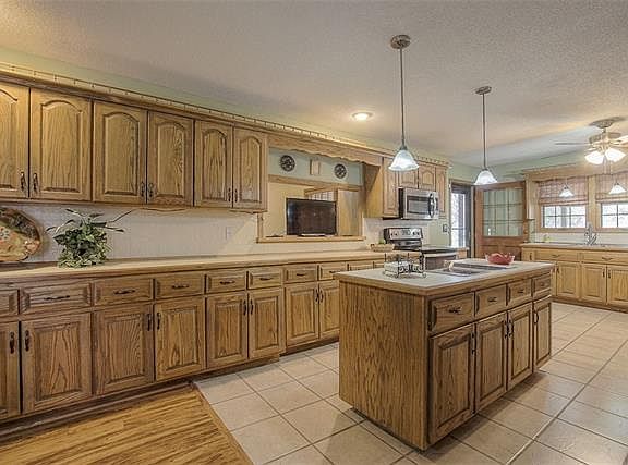 3rd image of 6020 Sterling Ave