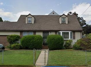 247 Windsor Pkwy, Hempstead, NY 11550
