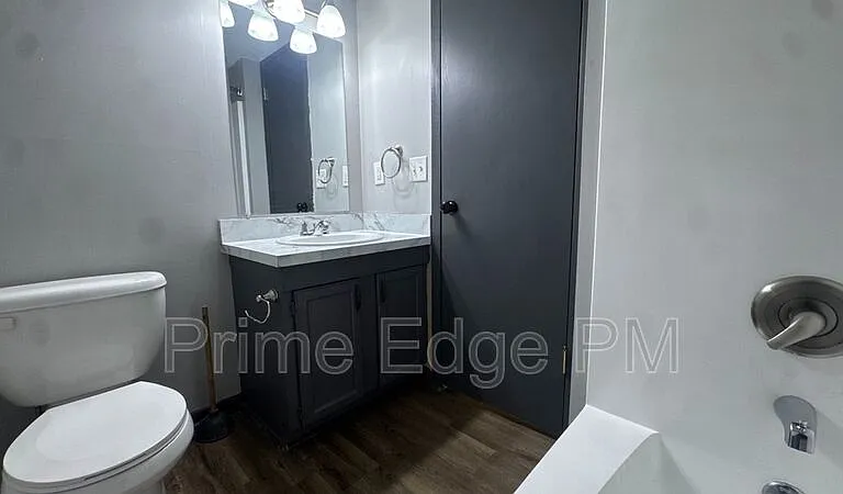 1121 N 28th St #12 — Photo 15