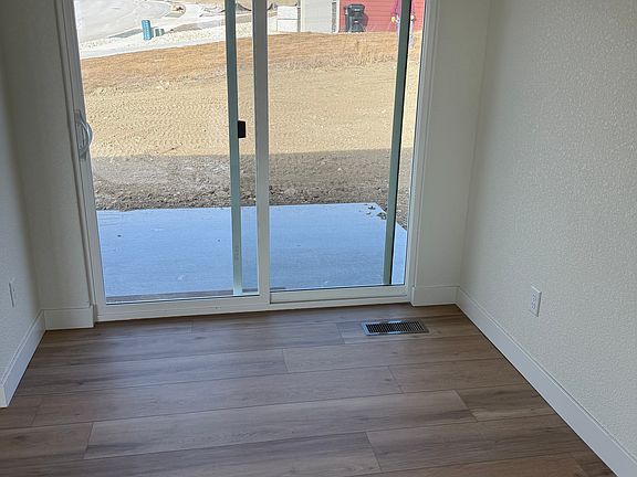 5th image of 5304 Silverton St