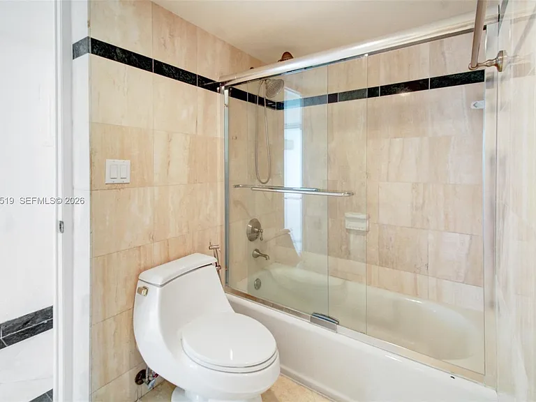 555 NE 15th St #31C — Photo 7