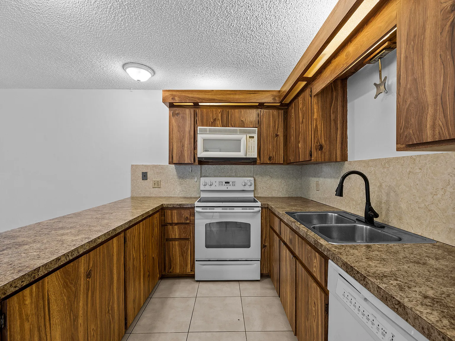 2 bed, 2.5 bath, 1405 sqft, $2,800 — Photo 4