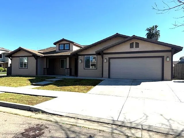 2347 E Jefferson Avenue photo 1