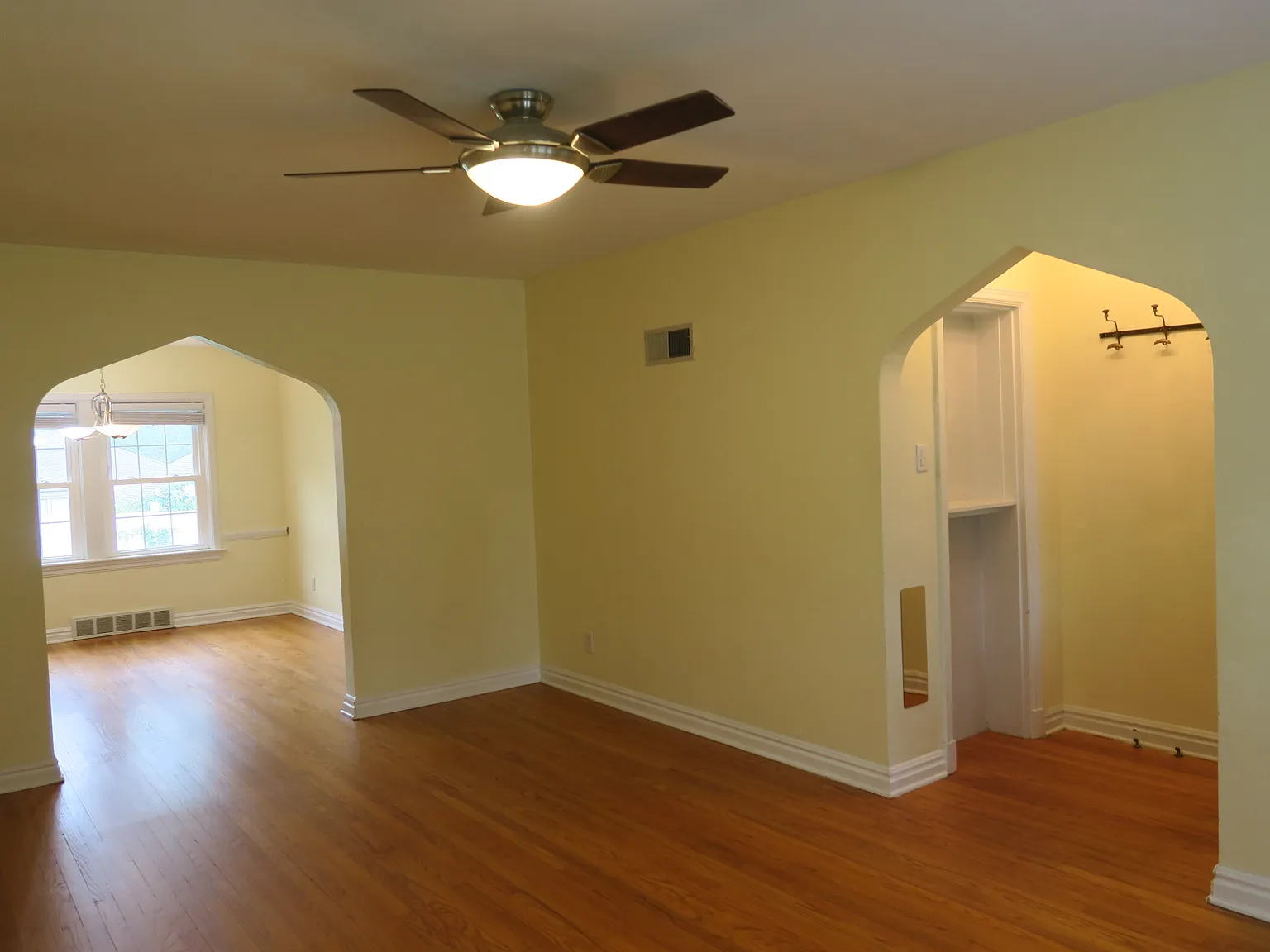 3 bed, 1500 sqft, $2,200 — Photo 3
