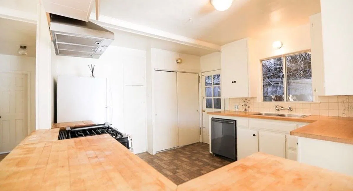 2 bed, 1.0 bath, 998 sqft, $5,500 — Photo 2