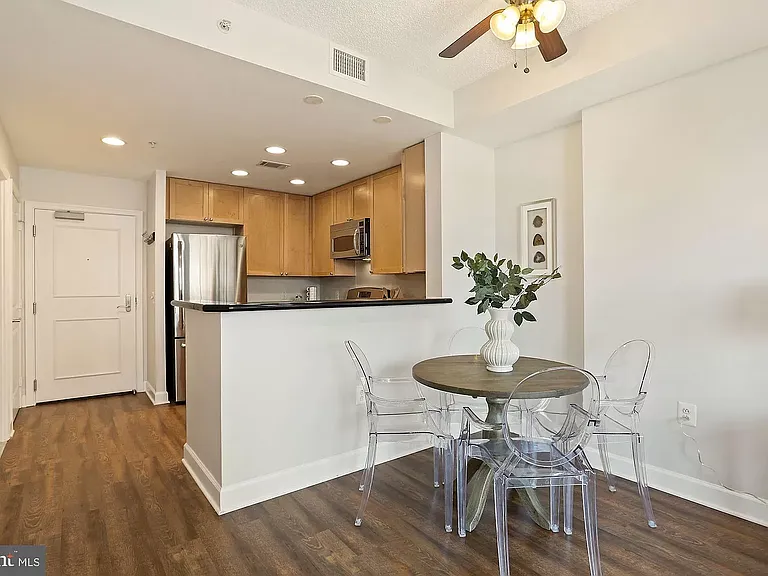 3650 S Glebe Rd #647 — Photo 2