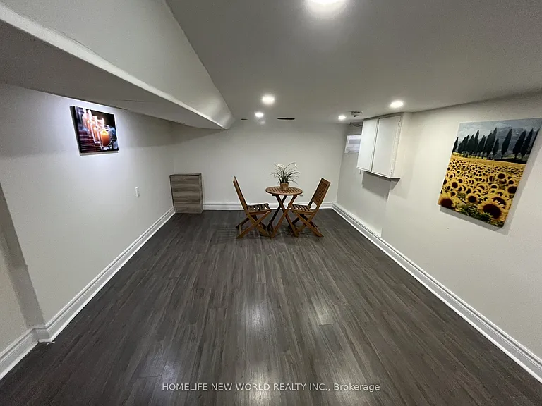 19 Britannia Ave — Photo 4