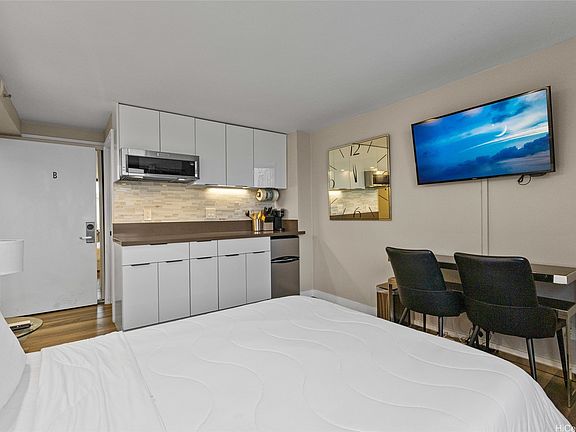 5th image of 444 Niu St APT 2702