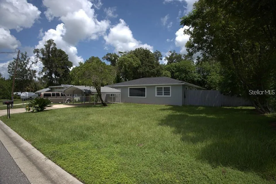 3 bed, 2.0 bath, 1876 sqft, $1,700 — Photo 2