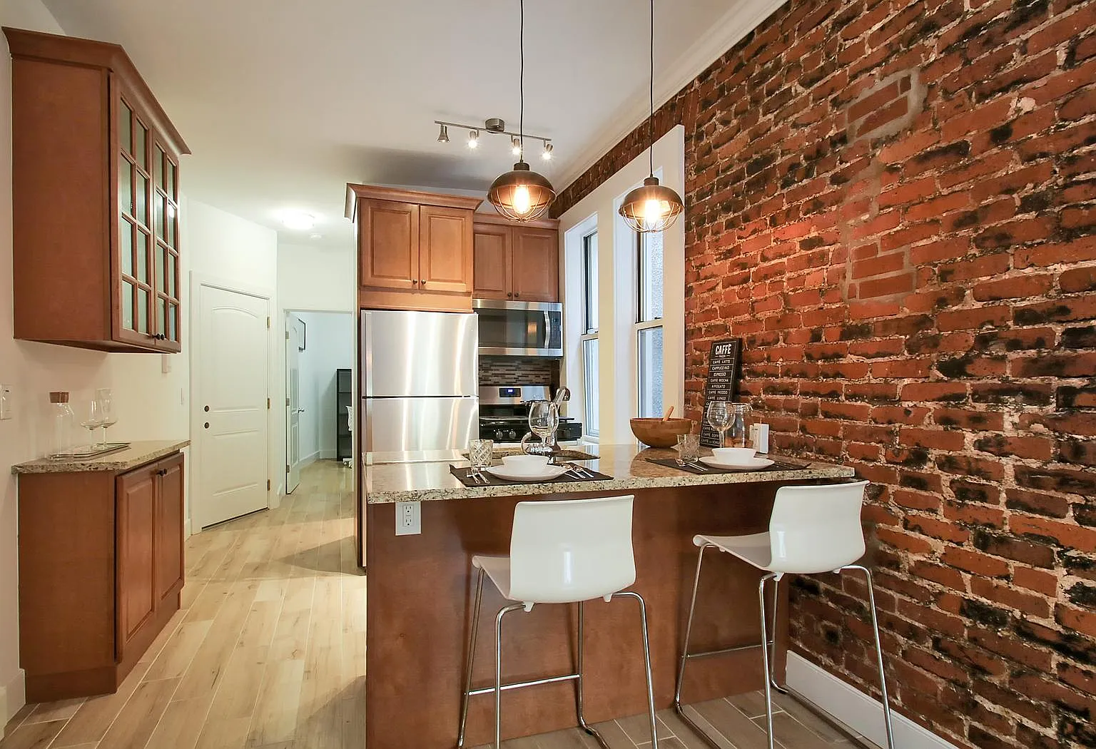 2 bed, 600 sqft, $1,950 — Photo 2