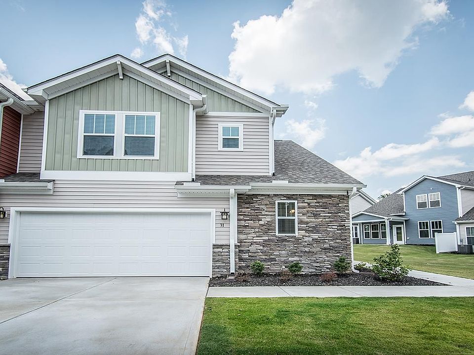 1st image of 32 Creekhaven Ln