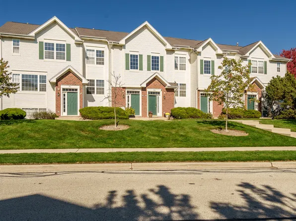 747 River Walk Dr, Wheeling, IL 60090
