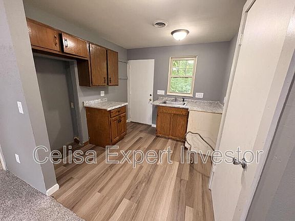 3rd image of 1419 Huestis Ave
