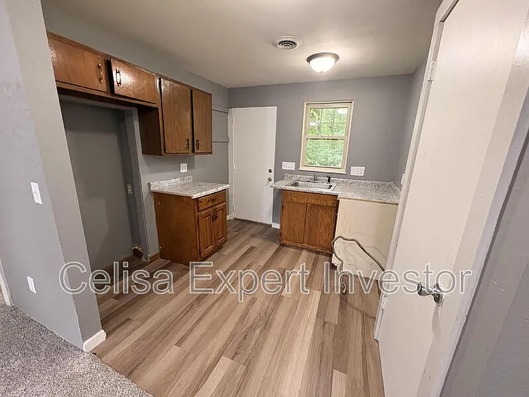 1419 Huestis Ave — Photo 3