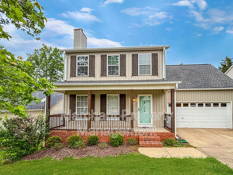 329 Riverside Chase Cir — Photo 1