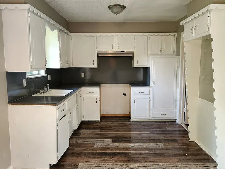 621 Lloyd Ave — Photo 3