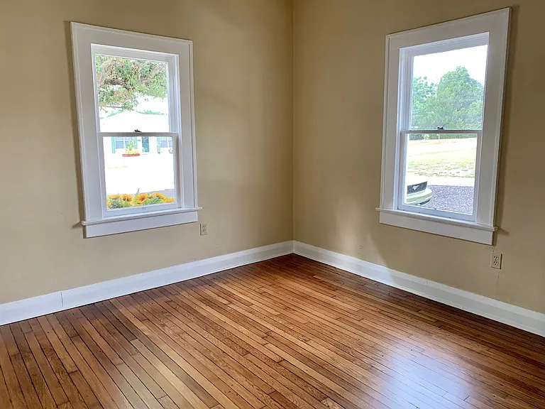 323 Matlo Ave — Photo 6
