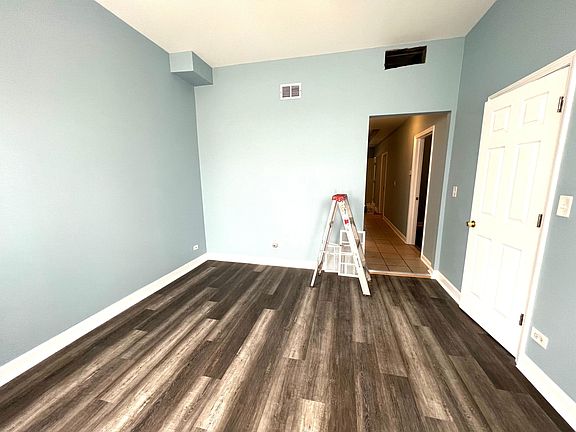 5th image of 2848 S Millard Ave #1
