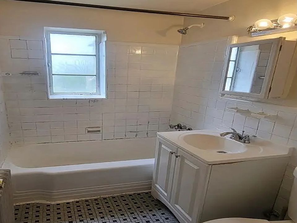 2nd image of 716 Sanford Ave #C2c