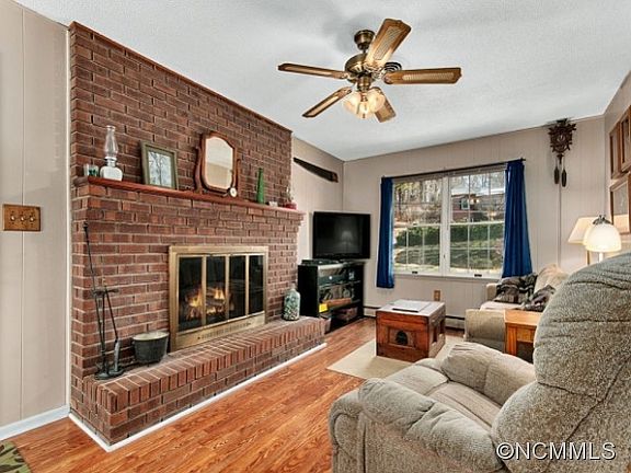 4th image of 221 Gateway St