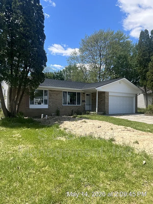 3 bed, 1.5 bath, 1127 sqft, $2,100 — Photo 1