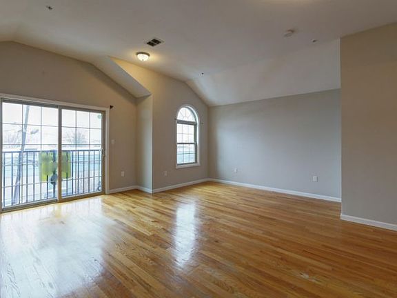 5th image of 130 Gates Ave #F