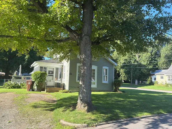 403 E Grove St, Parma, MI 49269